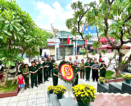 Chi hội TS Phường Yên Hoà-Kỷ niệm 78 năm ngày TBLS, tặng quà TBB,GĐLS.